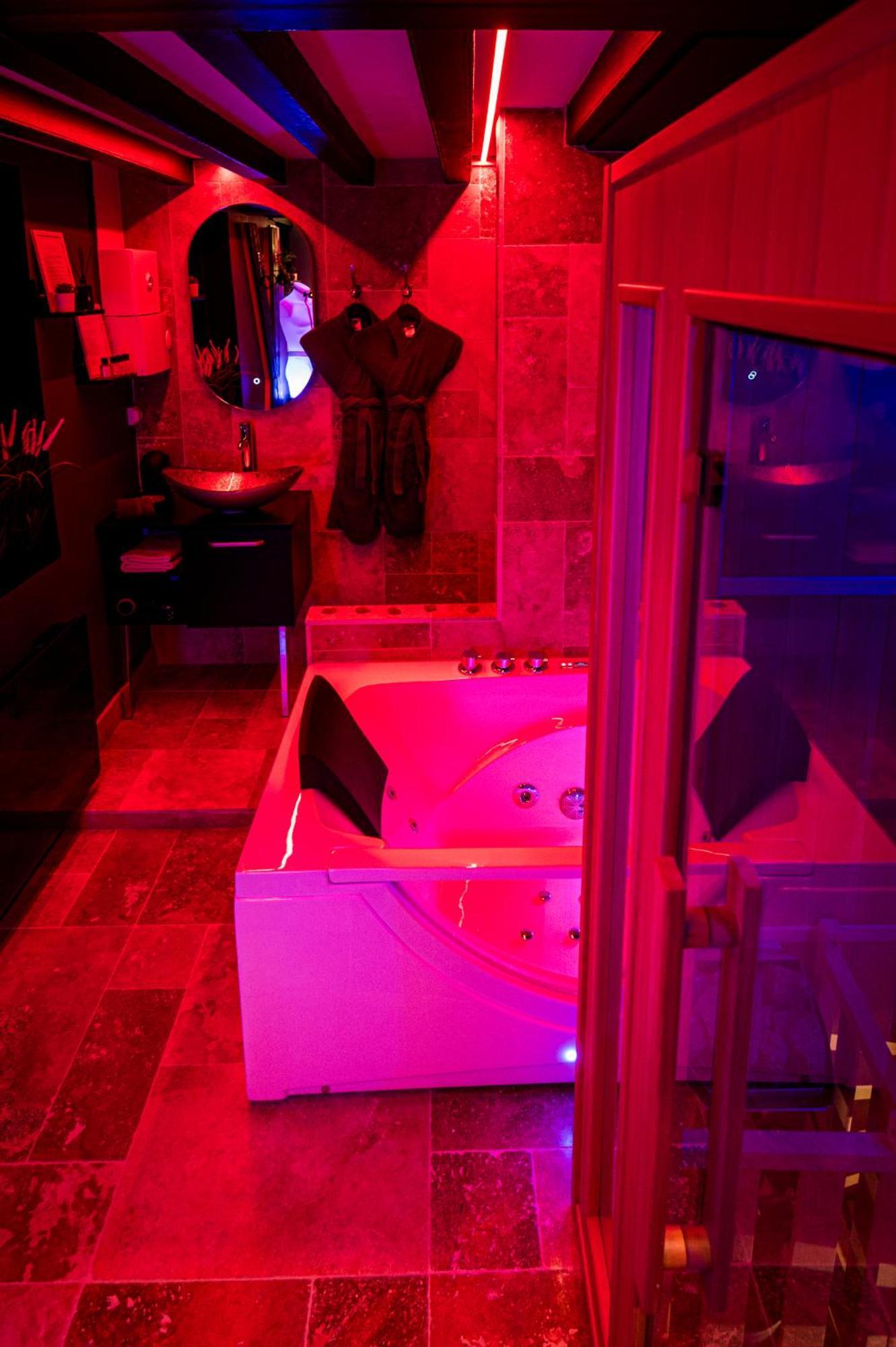 Loveroom Sauna, Balneo, Parking Prive Dans Le Centre De הונפלר חדר תמונה