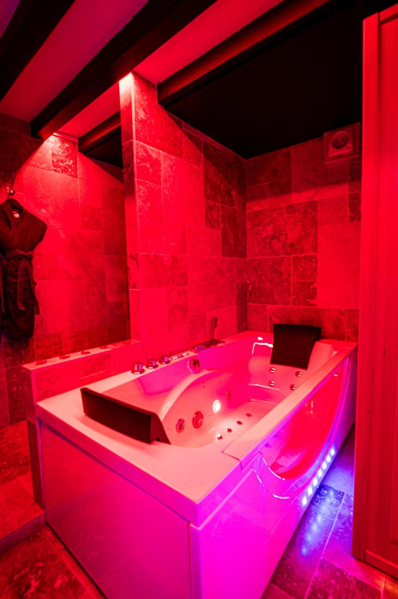 Loveroom Sauna, Balneo, Parking Prive Dans Le Centre De הונפלר חדר תמונה