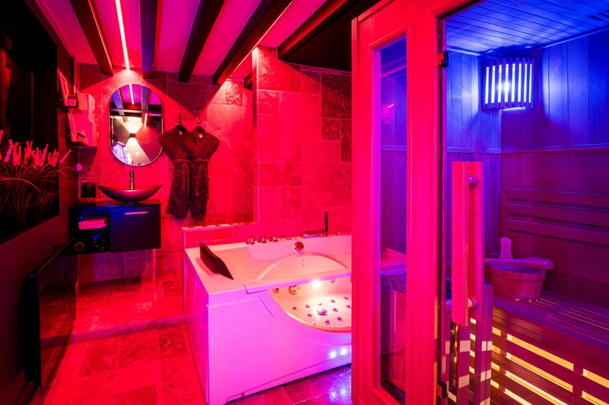 Loveroom Sauna, Balneo, Parking Prive Dans Le Centre De הונפלר חדר תמונה